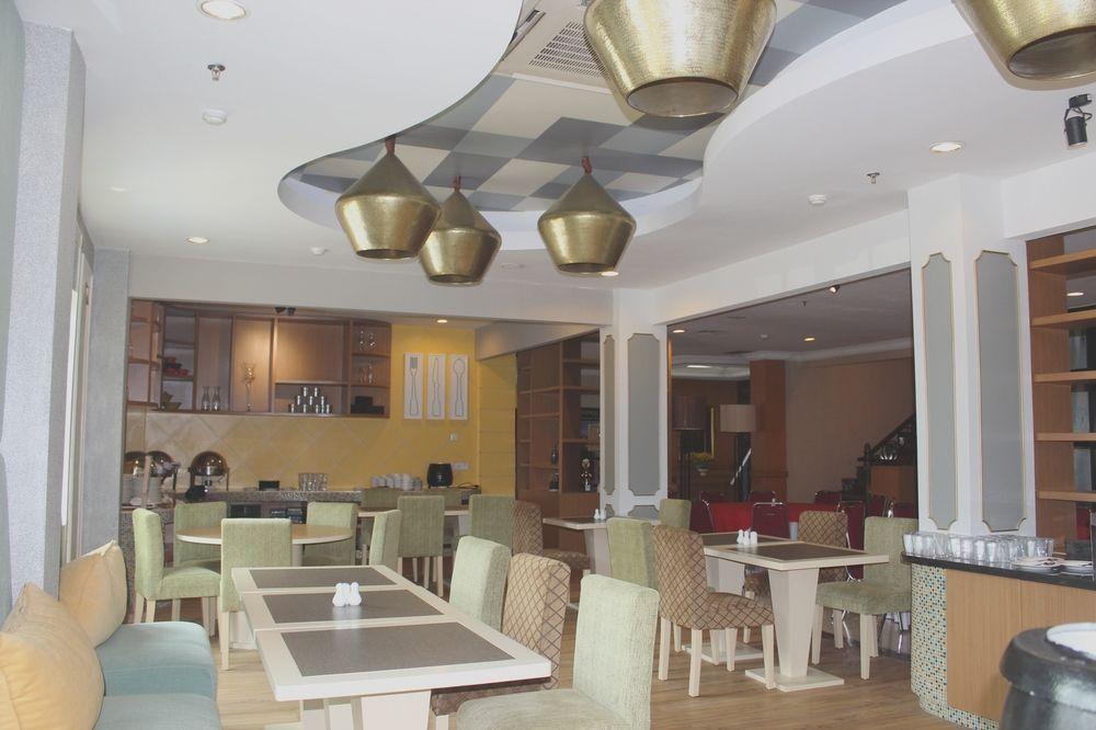 Capital O 1128 Hotel Imara Palembang Exterior photo