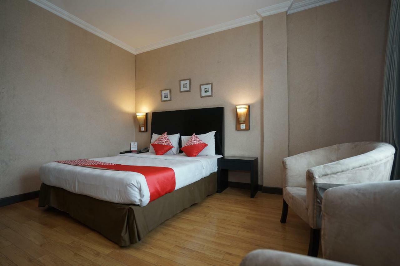 Capital O 1128 Hotel Imara Palembang Exterior photo