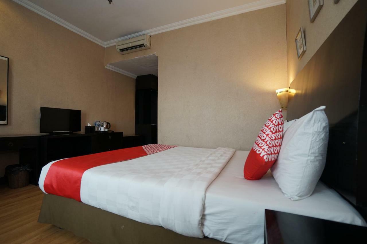 Capital O 1128 Hotel Imara Palembang Exterior photo