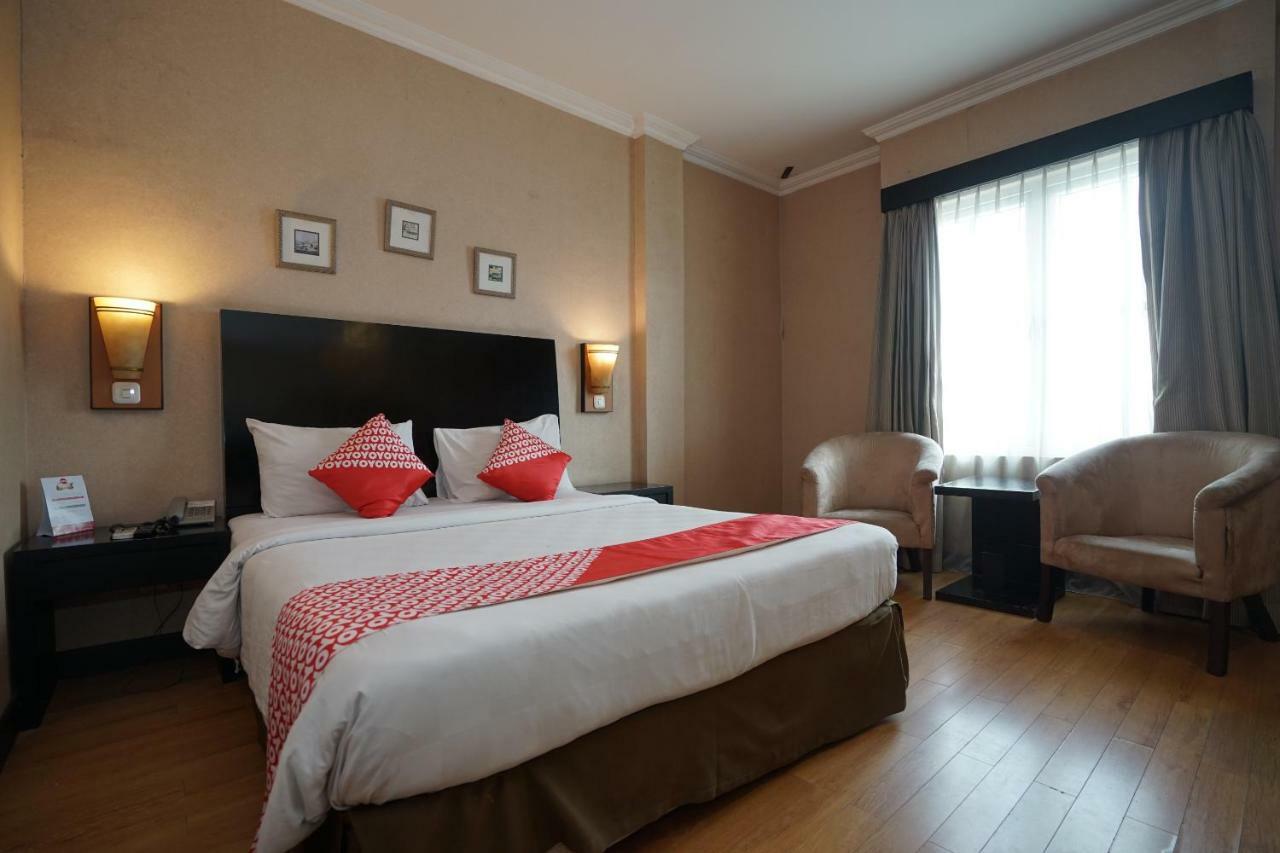 Capital O 1128 Hotel Imara Palembang Exterior photo