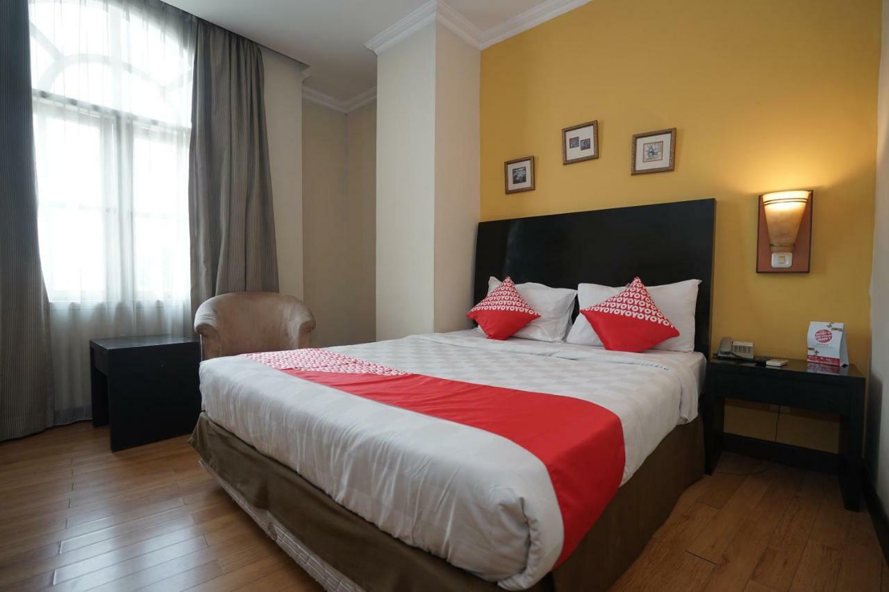 Capital O 1128 Hotel Imara Palembang Exterior photo