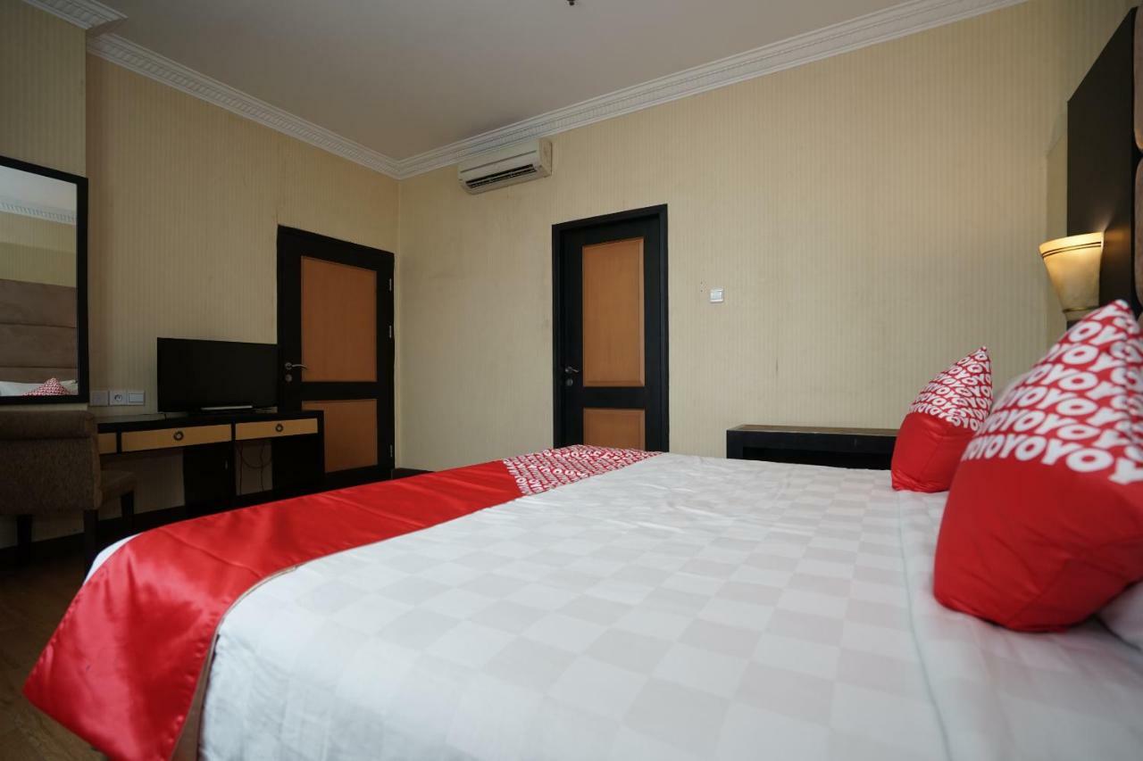 Capital O 1128 Hotel Imara Palembang Exterior photo