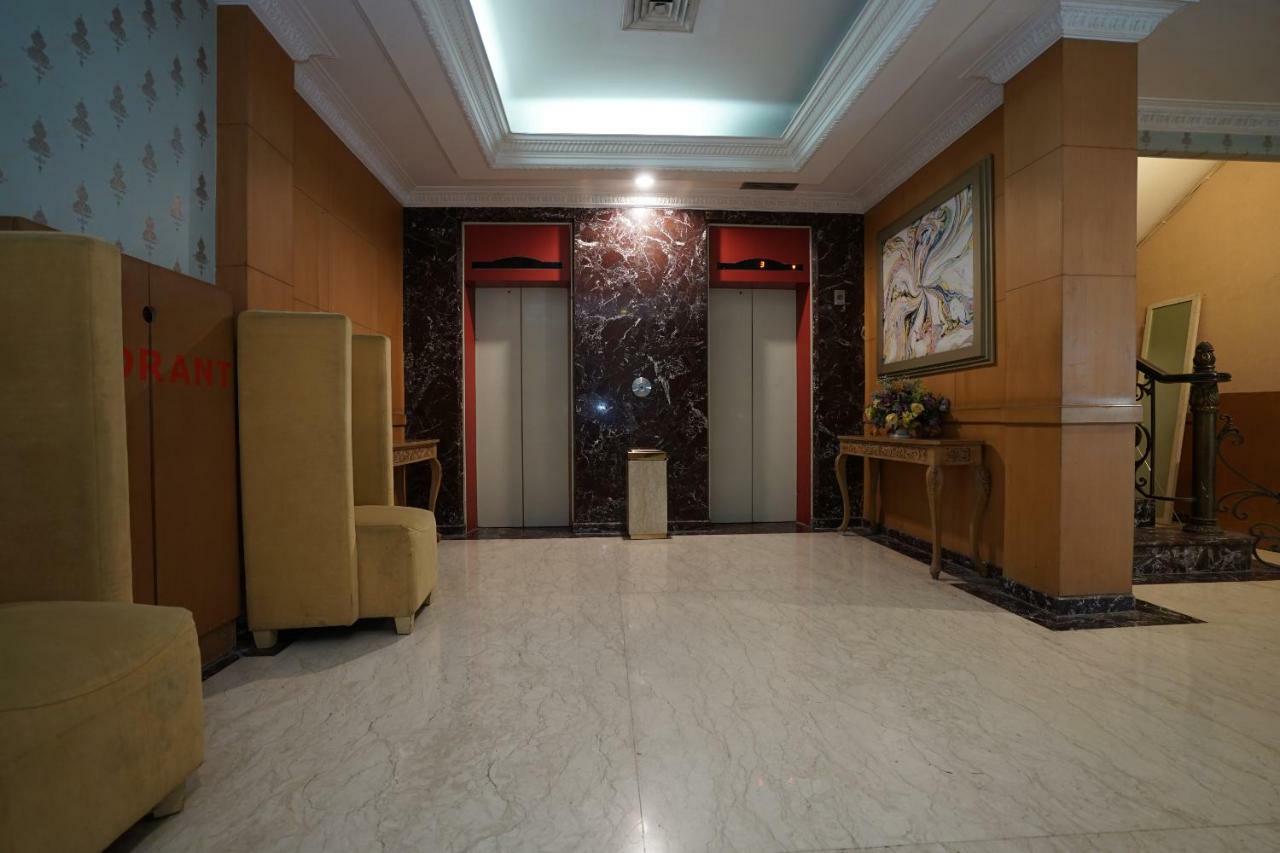 Capital O 1128 Hotel Imara Palembang Exterior photo