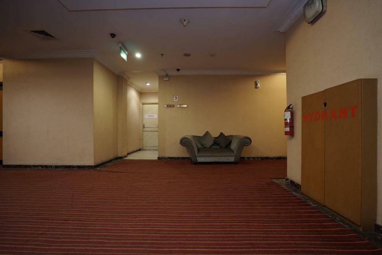 Capital O 1128 Hotel Imara Palembang Exterior photo
