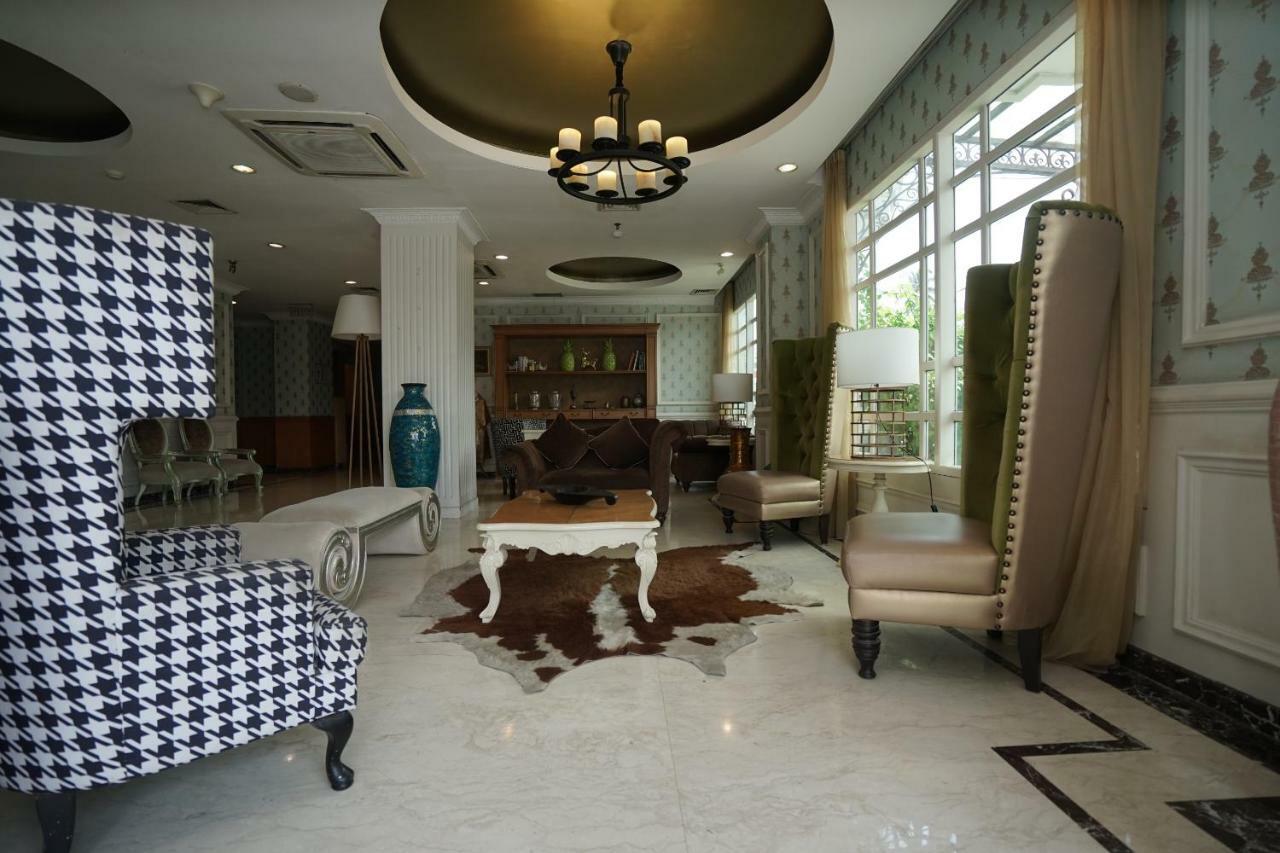Capital O 1128 Hotel Imara Palembang Exterior photo