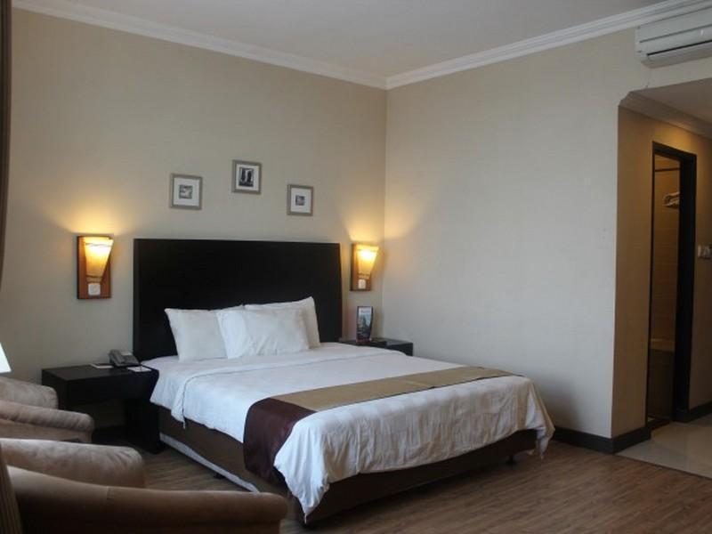 Capital O 1128 Hotel Imara Palembang Exterior photo
